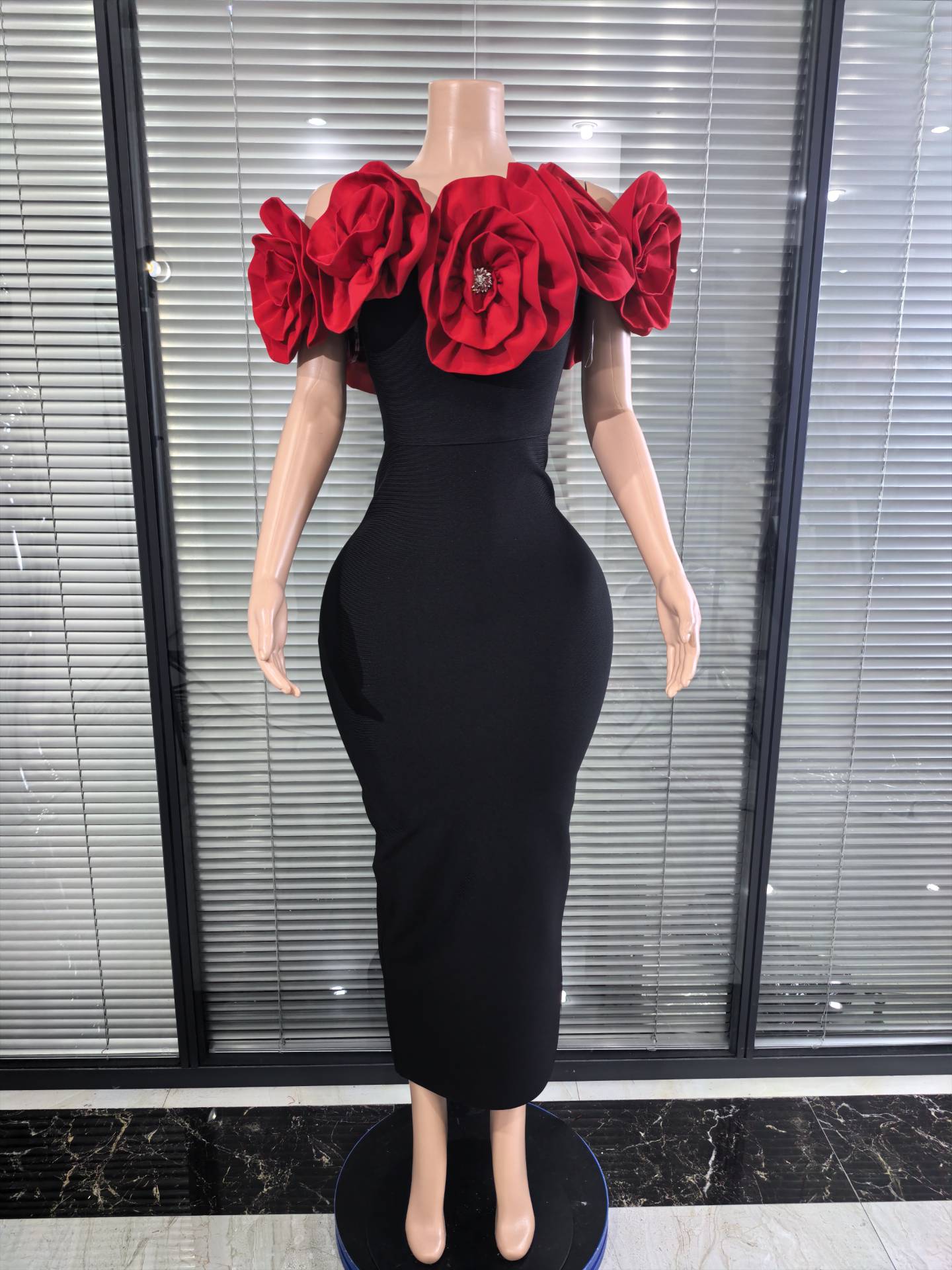 Women'S Red Formal Wear - 赤白の女性用セクシーなストラップレス、大きな花柄、オフショルダー、ボディコン、ロングバンデージドレス、エレガントなイブニングパーティー、カクテルウェア