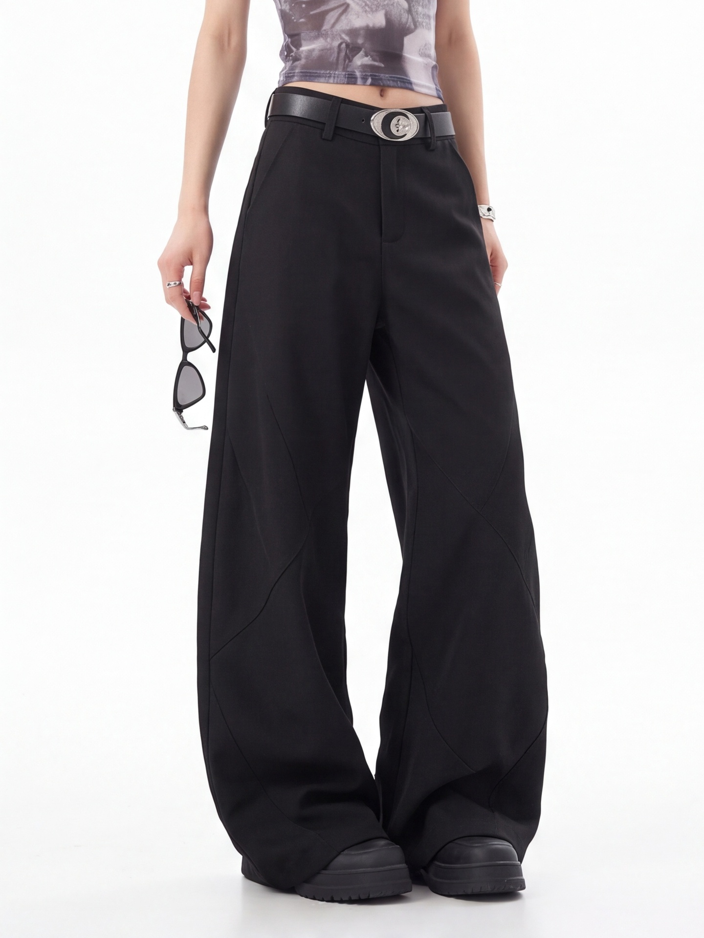 Tailored Trouser Wide - 女性用ブラックハイウエストパンツ アントブランド テーラードスーツパンツ フロア丈ワイドレッグパンツ ドレープ効果 スリミング効果