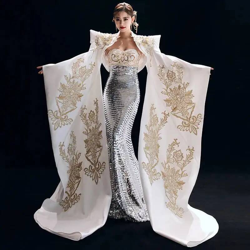 エレガントな中国風のイブニングドレス。女性用、刺繍入りケープ - Formal Dress のレビューと価格