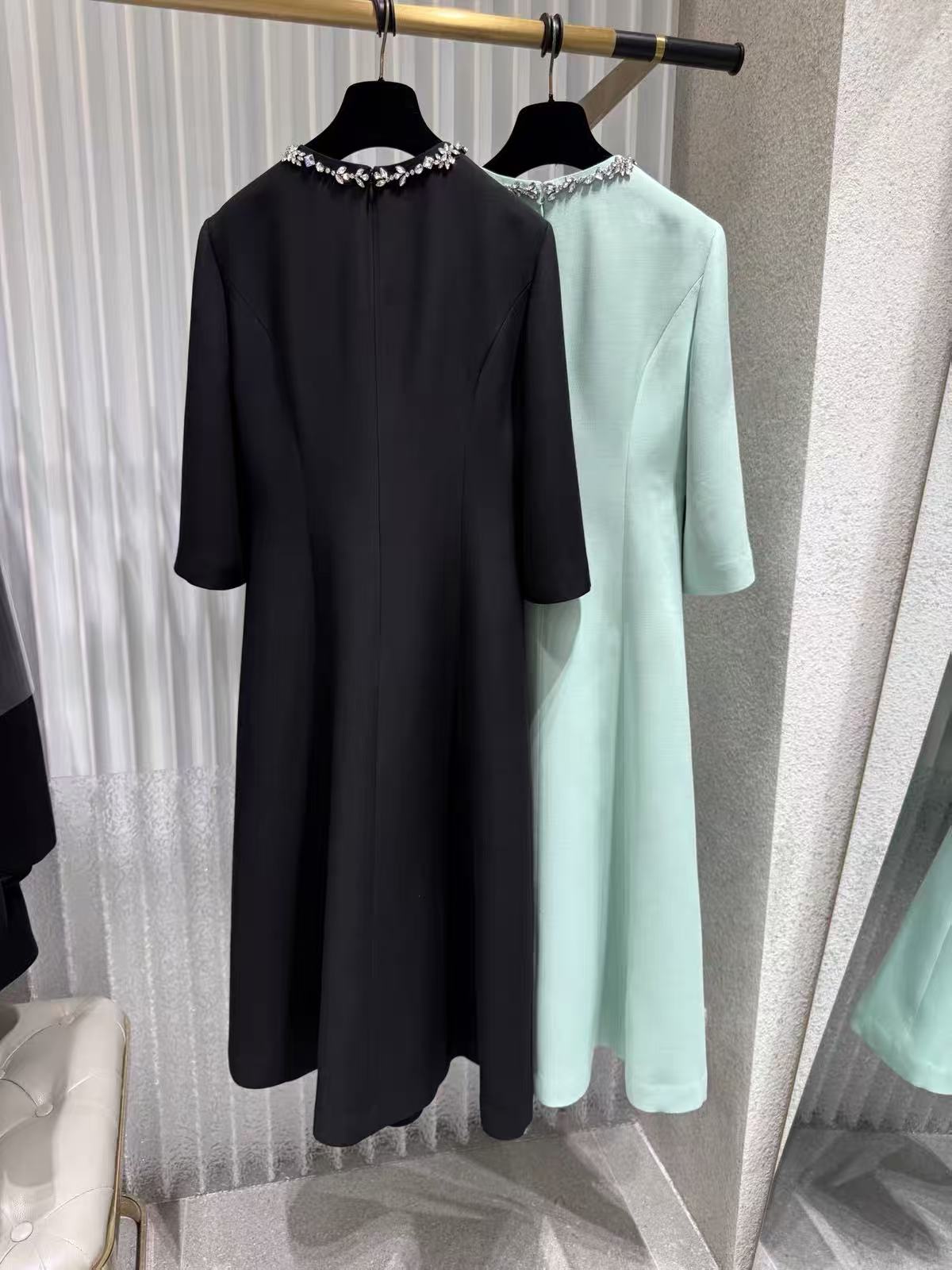 高級シルクウール素材のミントグリーン、ミディ丈の女性用ドレス - Midi Dress のレビューと価格